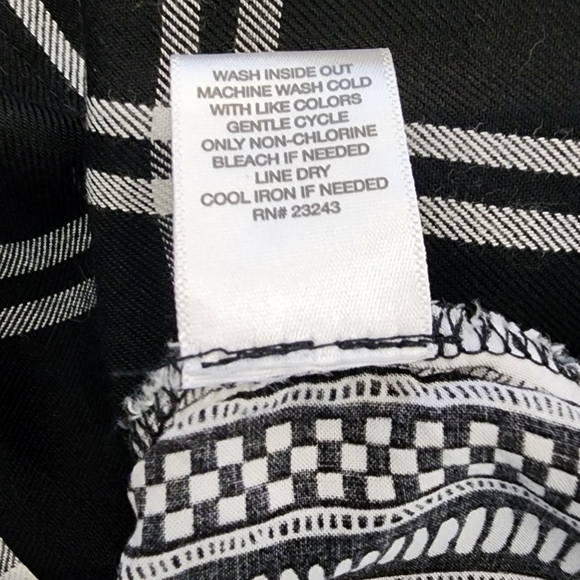 Soho New York & Company size Large button down shirt, black and white - Picture 6 of 7